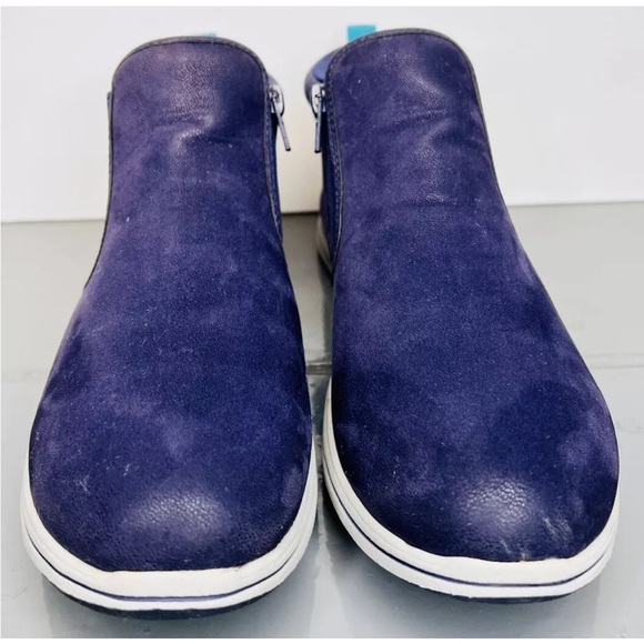 Clarks Cloudsteppers Casual Booties Breeze Clover Navy Nubuck Leather Sz 9M - Picture 3 of 14